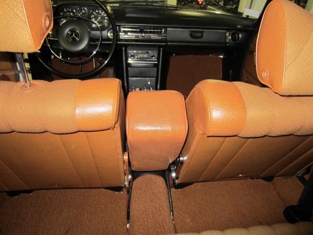 B06_Alex230-8_MAL_cognac_kurz