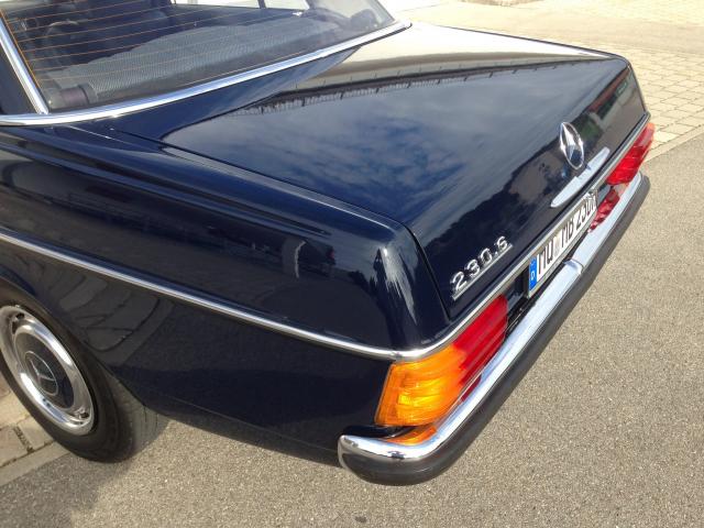 W114 blau hinten links Detail 