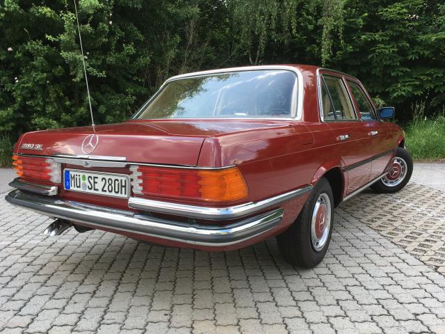 Mercedes W 116 rot hl