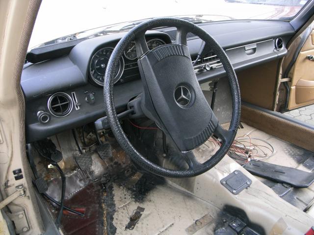 Loch im Fußraum ist zu