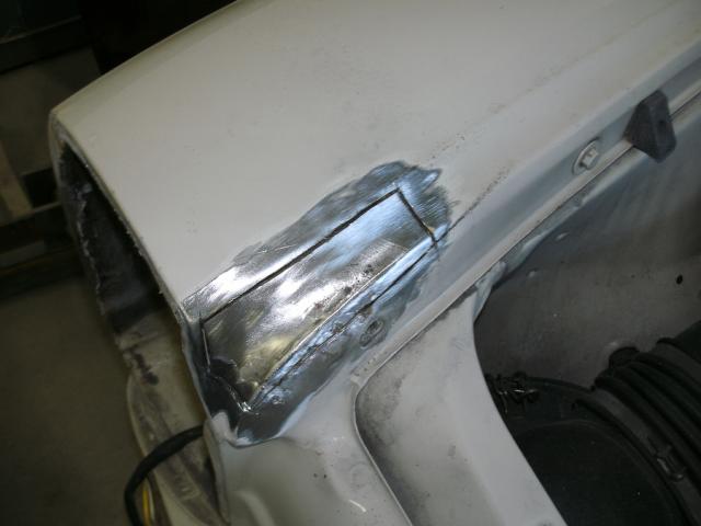 Reparaturblech angezeichnet und ausgesägt