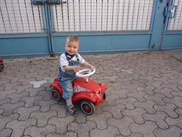 Luca´s erstes Auto! Gleiches Modell, aber um einiges schneller und wendiger!!!