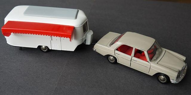 Märklin beige mit Eriba Wohnwagen