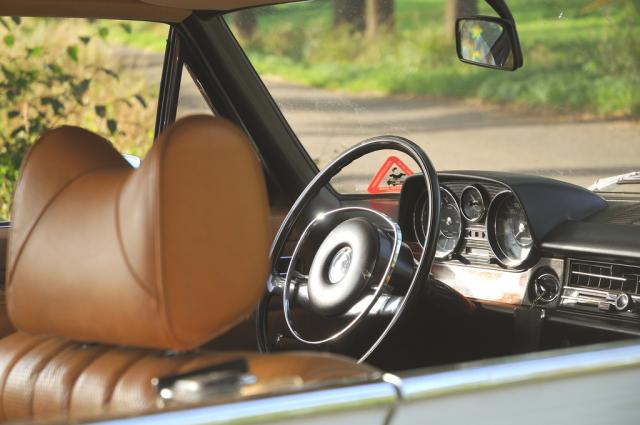 Mercedes-Benz 280 CE Steering Wheel_6111885364_l