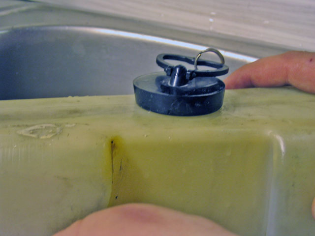 Datei:Reparatur wischwasserbehaelter-09.jpg